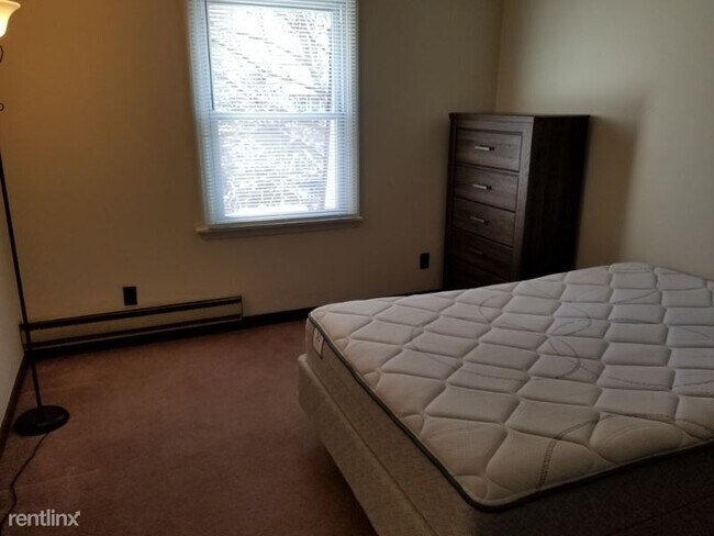 Building Photo - 2 br, 1 bath Apartment - 206 W Washington St