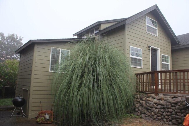 Building Photo - 1 br, 1 bath House - 250 12th Ave #2