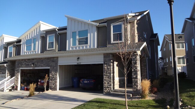 Foto del edificio - 4427 Hill Shadow Way