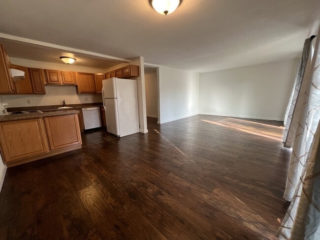 Building Photo - 1425 S Puget Dr