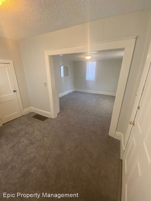 2 br, 1 bath House 2027 SW Van Buren St House Rental in Topeka, KS