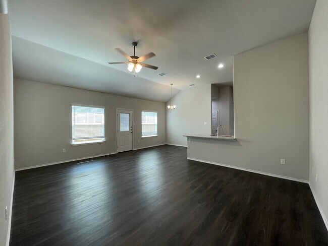 Foto del edificio - TOWNHOME FOR RENT