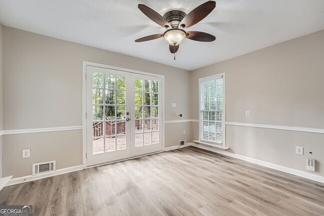 Foto del edificio - 1355 Maple Ridge Dr