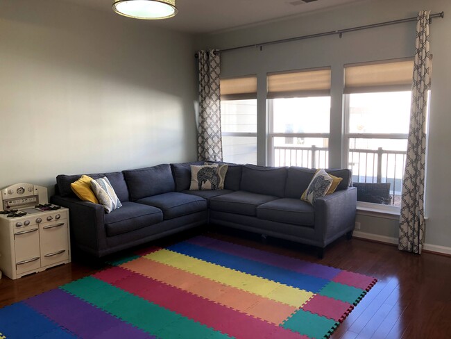 Living room/play area - 2941 Finsbury Pl