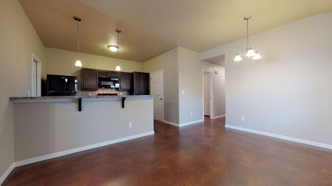 Foto del edificio - Amazing Duplex in Harker Heights with stained concrete flooring!