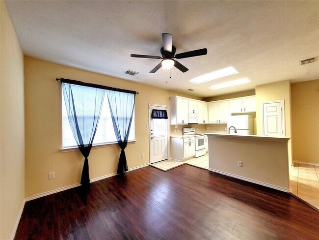 Foto del edificio - 17619 Bering Bridge Ln