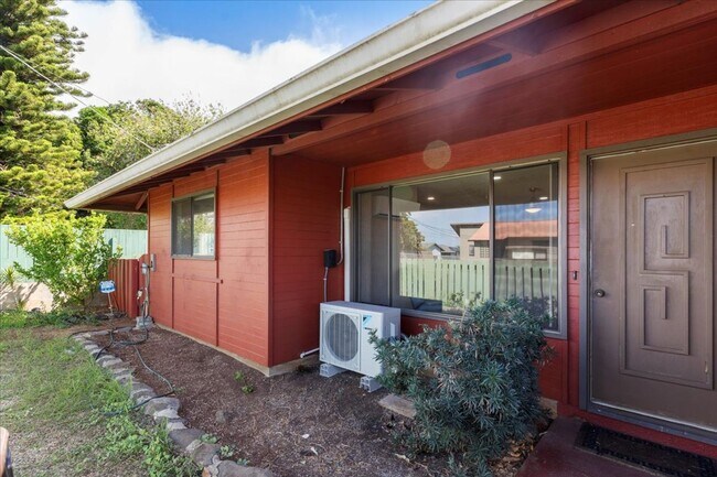 Building Photo - Partially Furnished 3 Bedroom/ 2 Bath Hous...