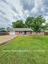 Building Photo - 721 Dockery Ln