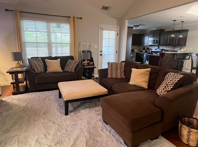 Foto del edificio - 1111 Rosland Cir