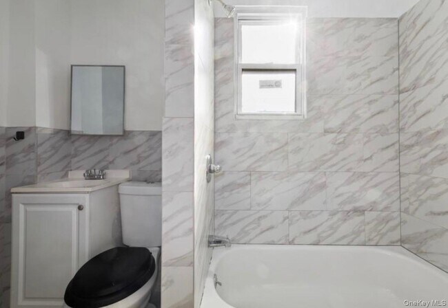 Foto del edificio - 153-12 122nd Ave