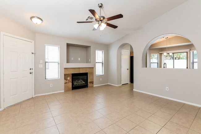 Foto del edificio - 6743 Bison Creek St