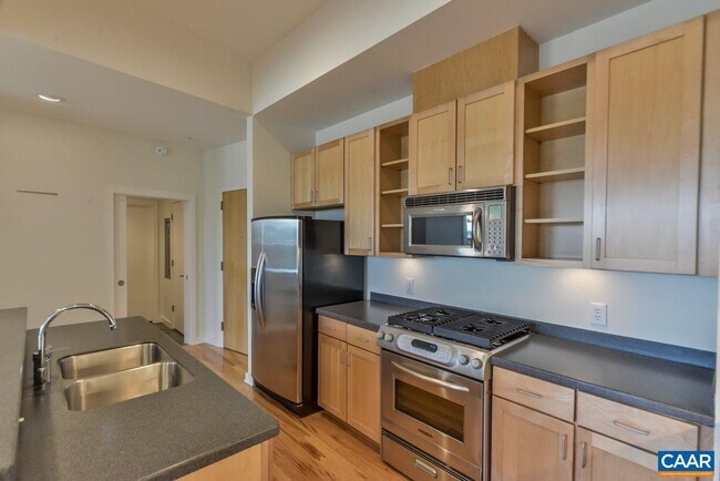 Foto del edificio - 200 Douglas Ave