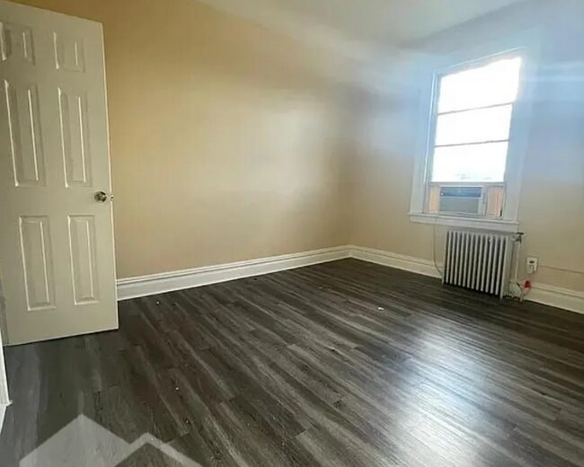 Building Photo - 164 Pearsall Ave