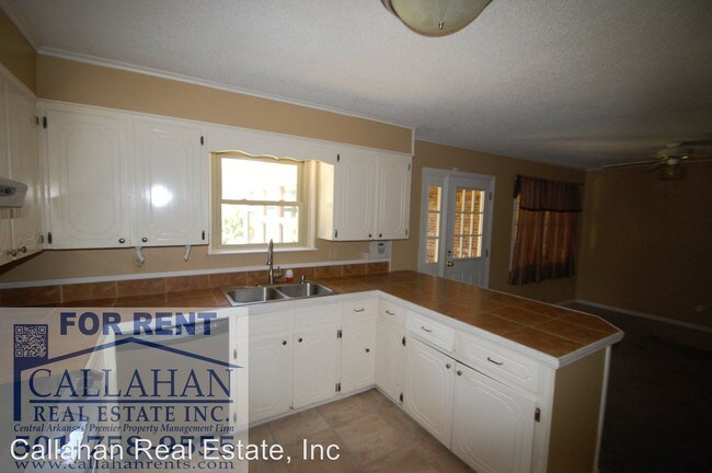 Building Photo - 3 br, 2 bath House - 8 Newbury Ln