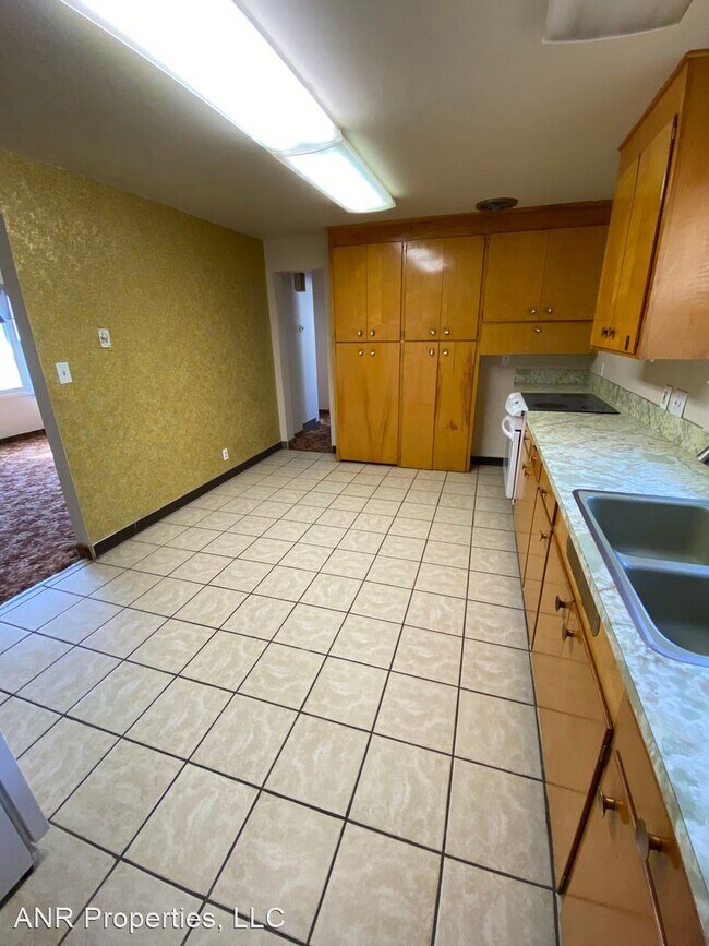 Building Photo - 3 br, 2 bath House - 156 N 9th Ave