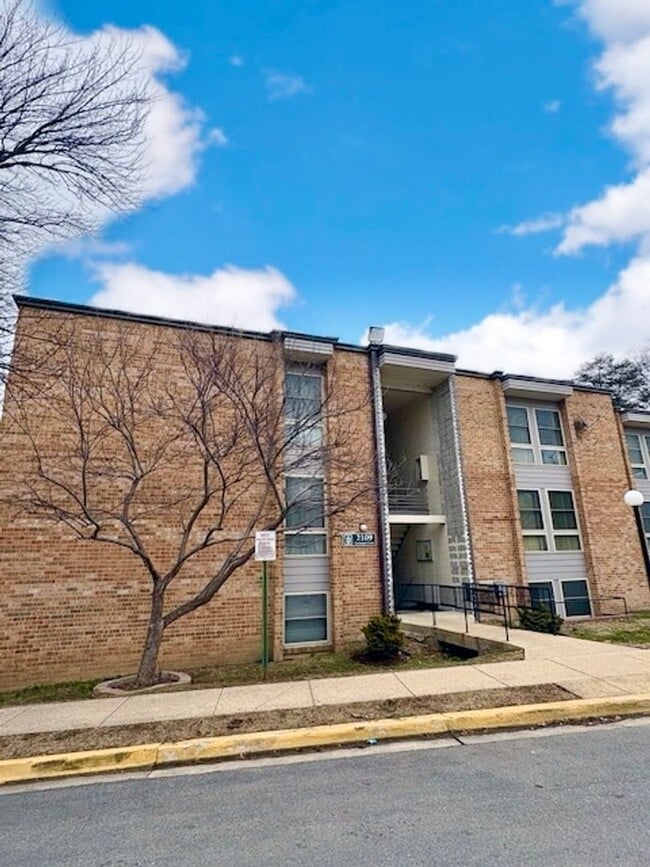 Foto del edificio - 2109 Greenery Ln