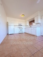 Building Photo - 1328-P1328 W Pennington St