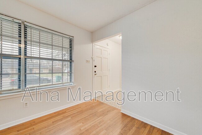 Foto del edificio - 926 Harrington Dr