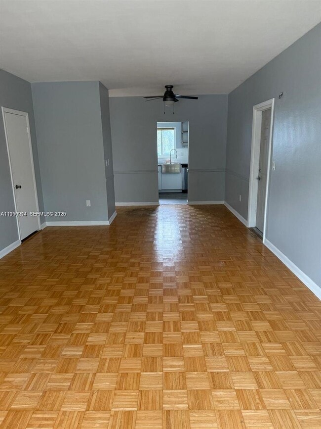 Building Photo - 9281 W Bay Harbor Dr