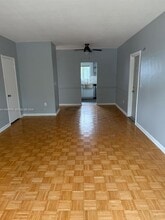 Building Photo - 9281 W Bay Harbor Dr