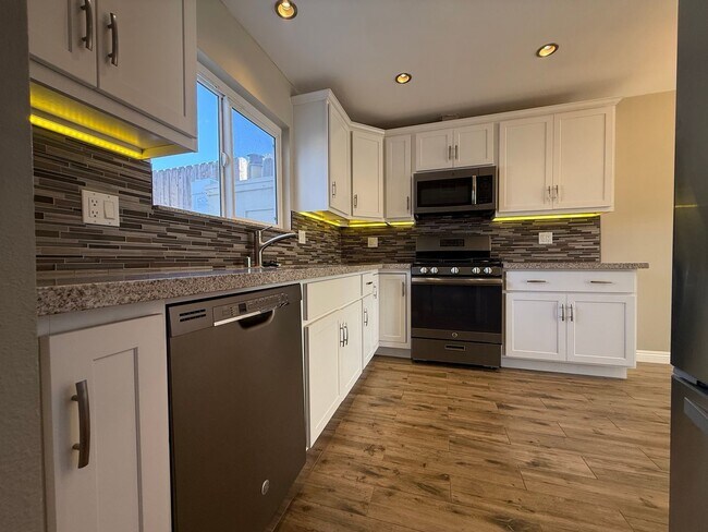 Foto del edificio - 4830 Argyle Dr