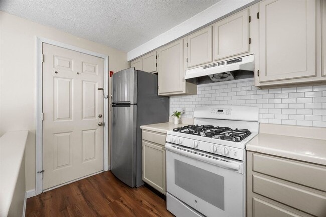 Building Photo - 50 Brookside Dr