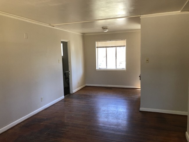 Building Photo - 13 Bellemeade Dr