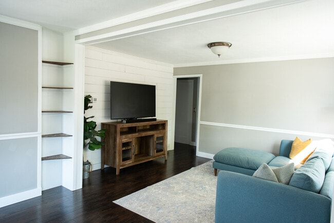 Building Photo - 6812 Voyager Pl