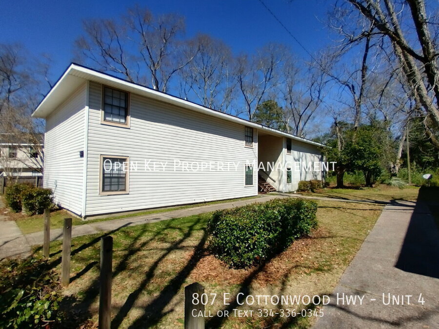 Primary Photo - This cozy 2-bedroom & 1-bath apartment in ...