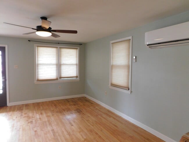 Foto del edificio - 1272 W Washington St