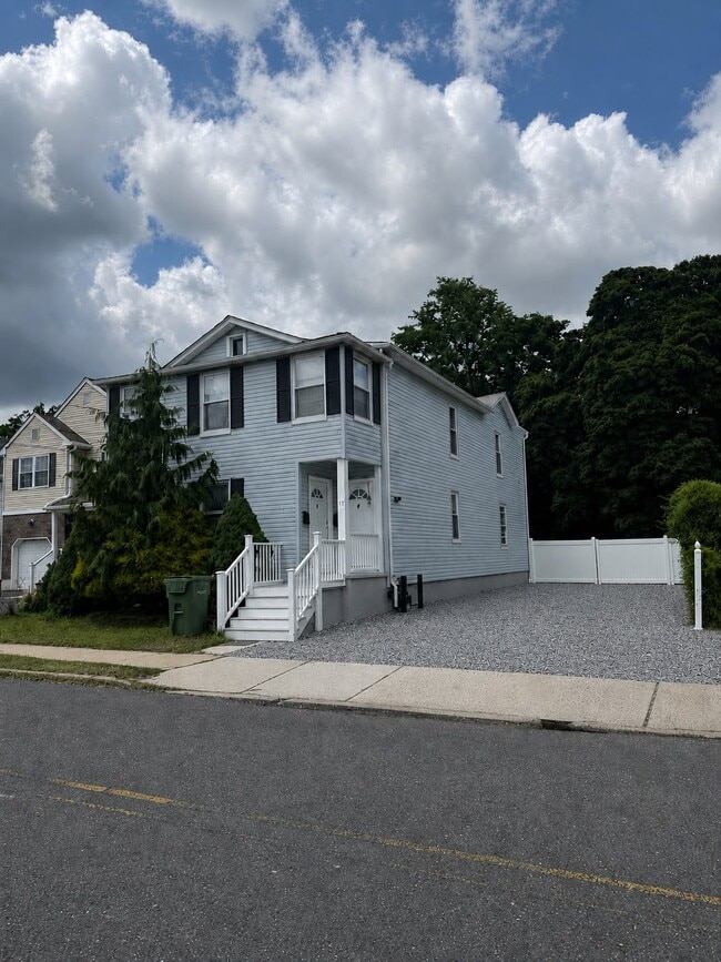 Building Photo - 77 Lewis St