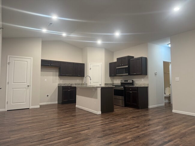 Building Photo - 1345 N Azena St