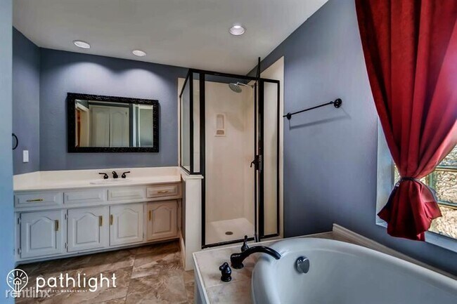 Building Photo - 4 br, 2.5 bath House - 2524 Delmar Drive