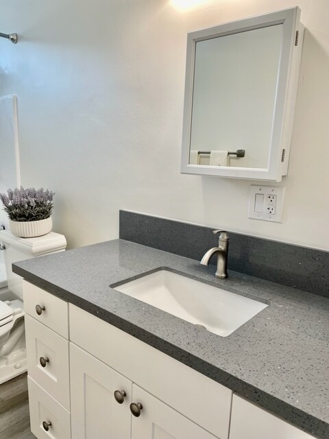 lavabo del baño - 4961 Kester Ave