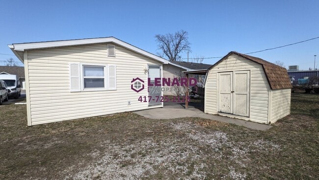 Building Photo - 2 Bedroom Home Available Now!