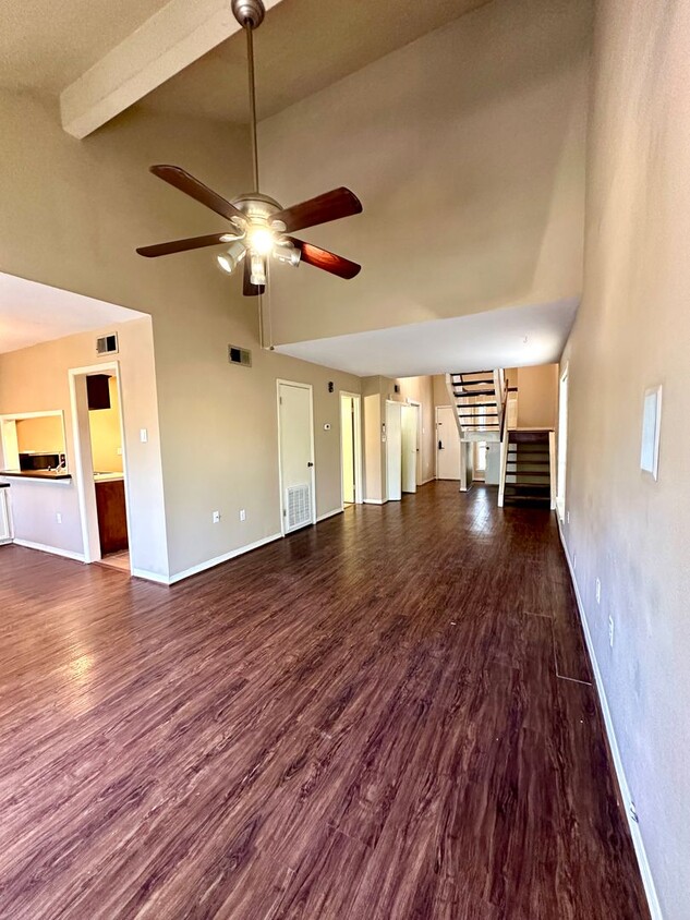 Foto principal - 2BR 2BA Townhome w/ Loft LSU AREA