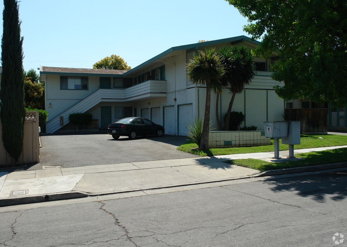 Foto del edificio - 492 Doyle Rd