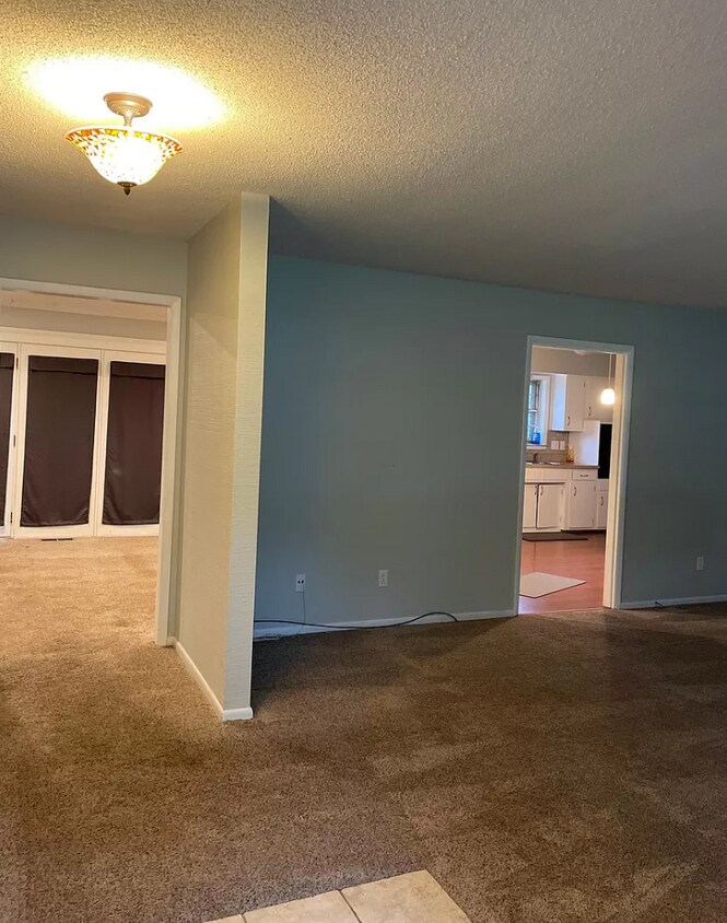 Building Photo - 10575 Greentree Dr
