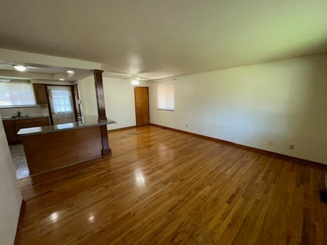 Building Photo - 3431 Seabrook Ave