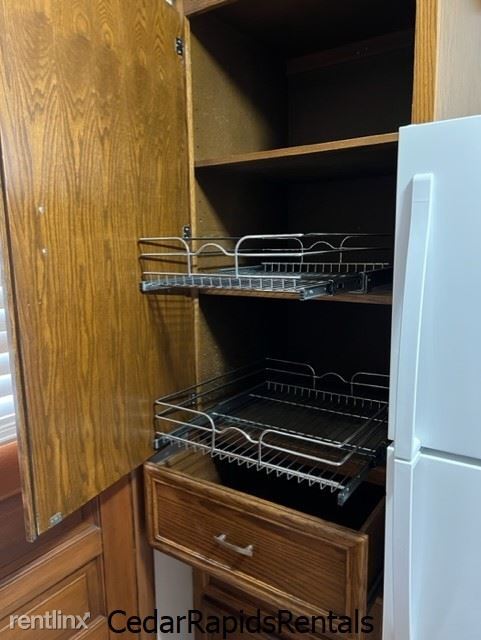 Building Photo - 3 br, 2 bath House - Put your TAX REFUND t...
