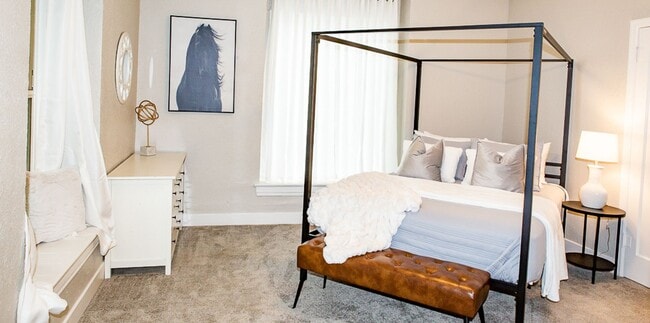 Foto del edificio - Cozy 2-Bedroom Home Near Sacred Heart, Shriners, and Deaconess