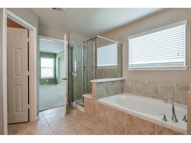 Building Photo - 15414 Kaston Dr