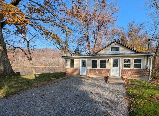 Foto del edificio - Riverfront Bungalow