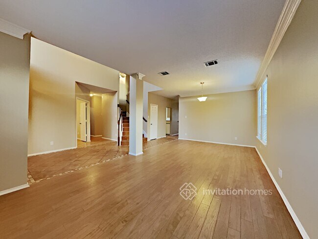 Building Photo - 720 Hollow Ridge Dr