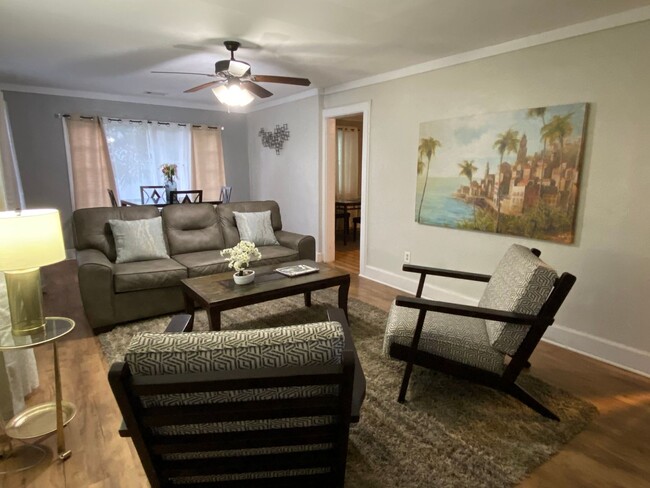 Building Photo - 3 bedrooms /2 baths - Furnished Rental (wh...