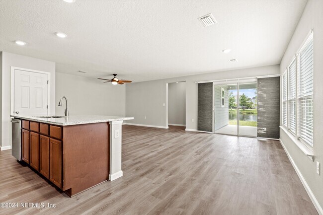 Foto del edificio - 167 Fallen Oak Tr