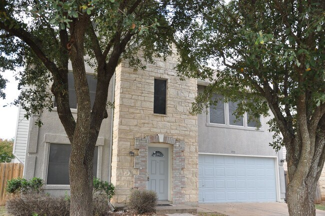 Building Photo - 3 Bedroom 2.5 Bath in Carriage Hills