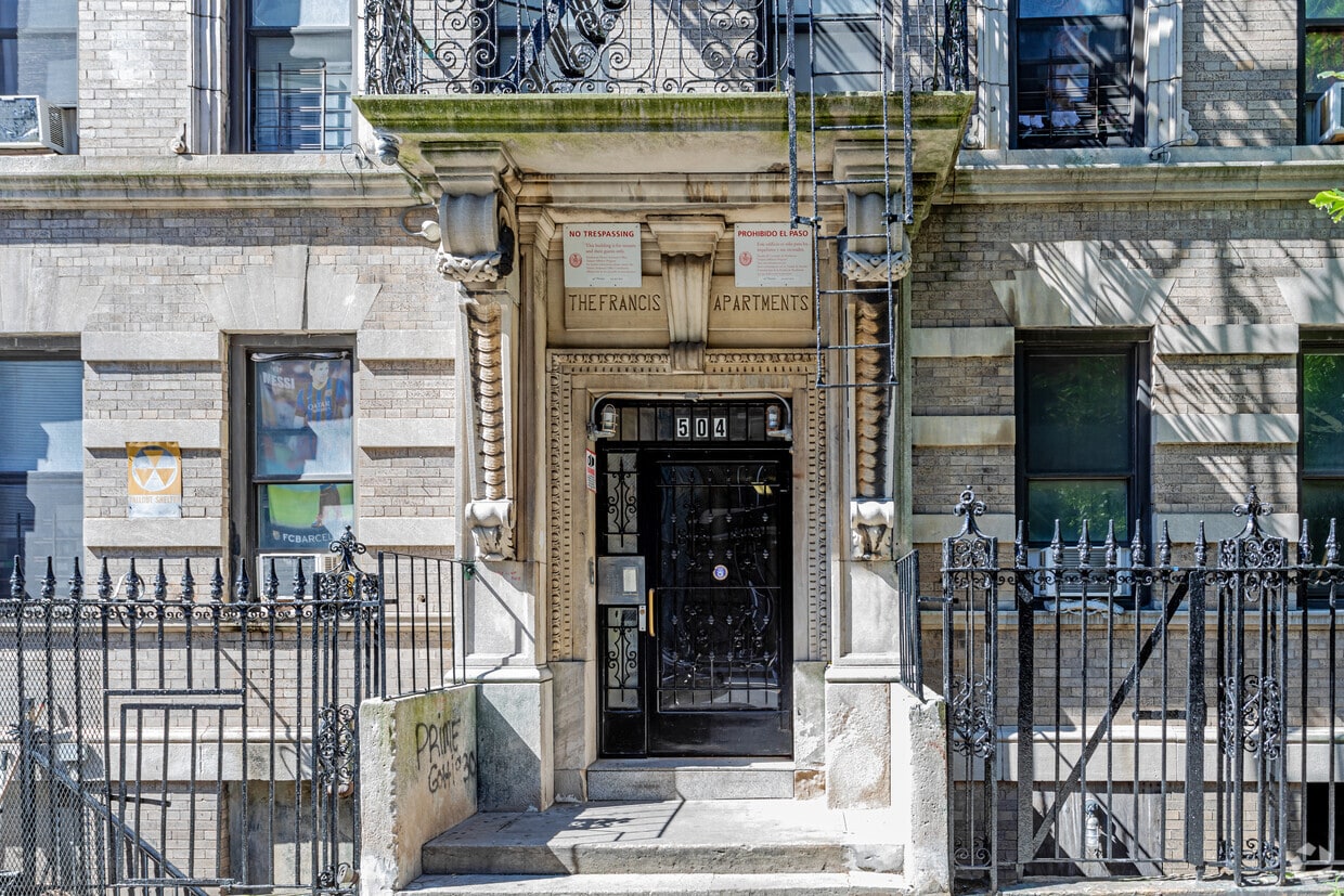 Entrance - 504-506 W 180th St