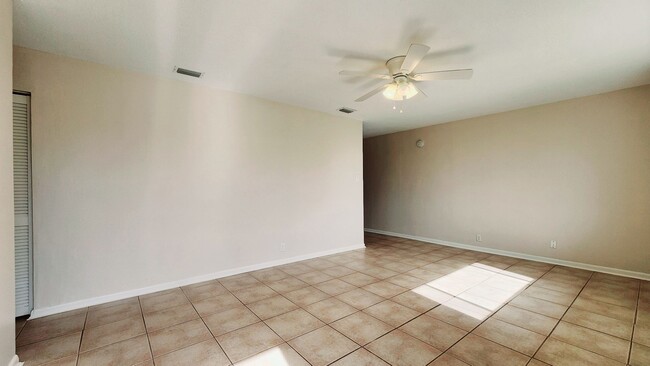 Foto del edificio - Clean & Cozy 3 bed/1 bath home with spacio...