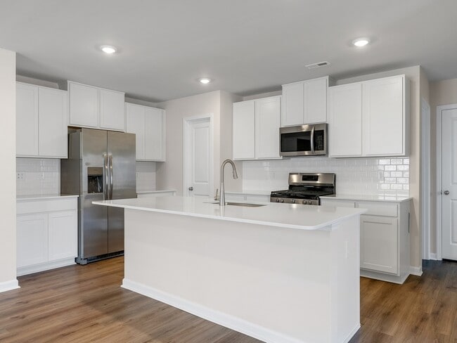 Photo - 140 Clairvale Ct House